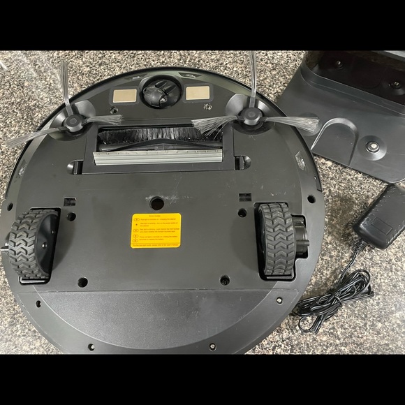 SOLD DEIK MT820 Robot Vacuum Cleaner W/Remote - Picture 8 of 11